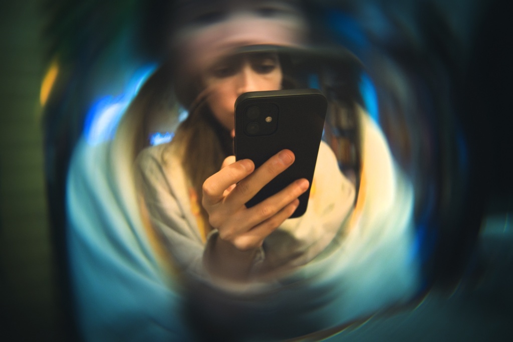 woman on phone with psychedelic filter AI psychedelics