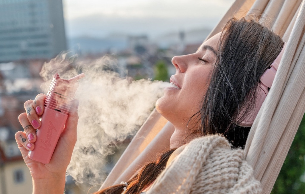 woman uses veazy vaporizer from storz and bickel