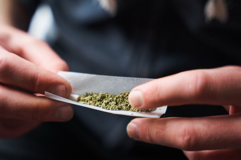 rolling paper with cannabis myths and truths about papers