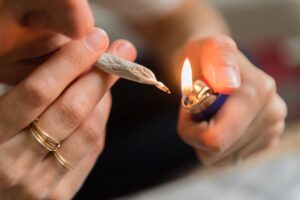 woman lighting joint how long does a weed high last