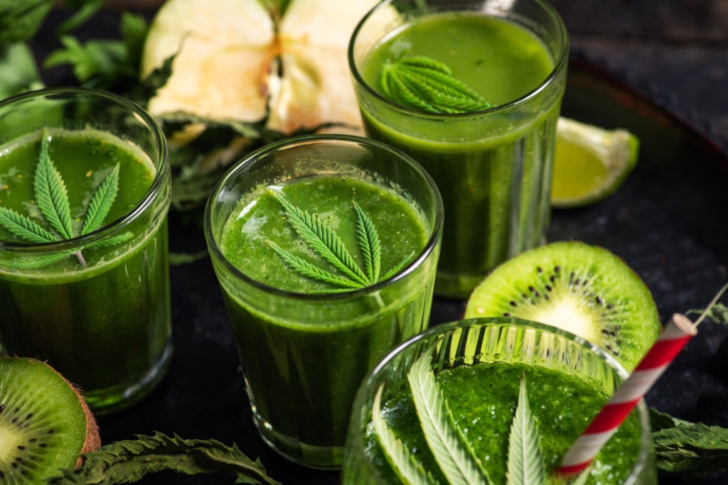 juice with cannabis leaves - can you eat raw weed?