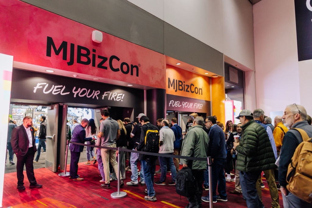 attendees go into mjbizcon