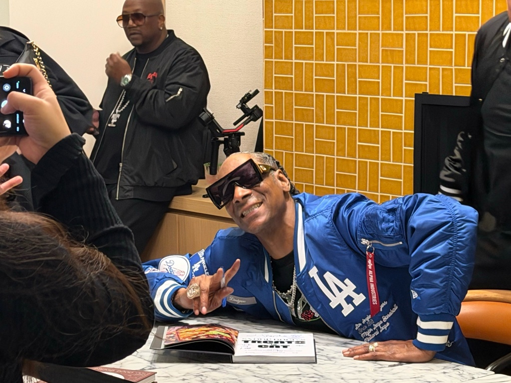 snoop dogg smiles at treats to eat book launch
