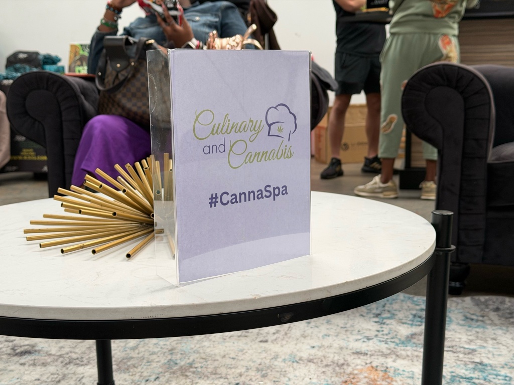 cannaspa lounge sign