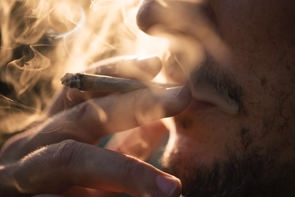 man smokes cannabis joint does weed change taste