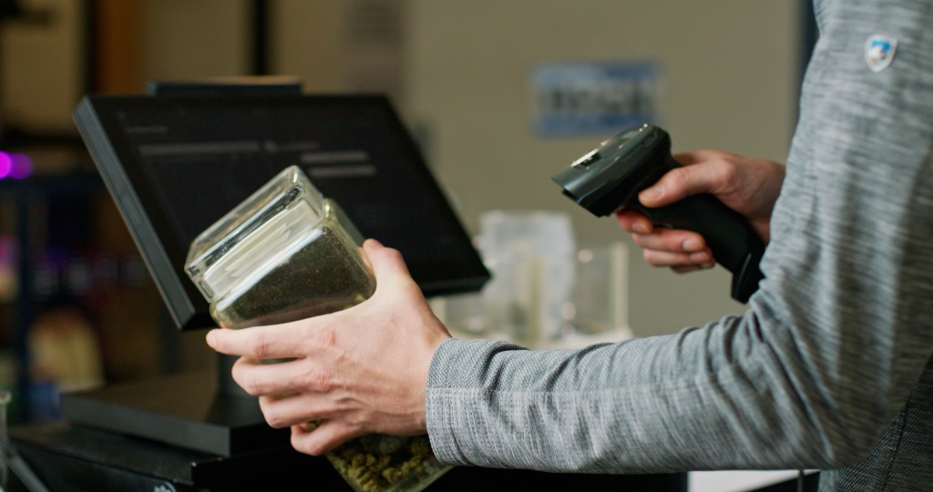 budtender scanning cannabis jar