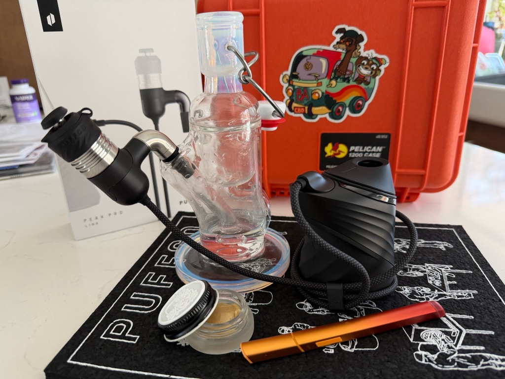 puffco link attached to rig with oil