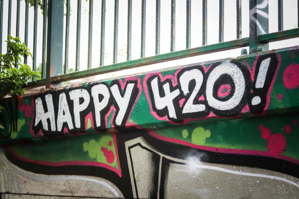 happy 420 sign 420 friendly products
