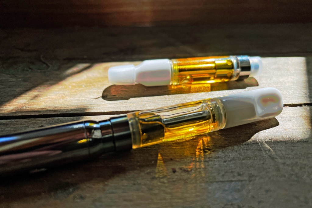 THC vaporizers cannabis vapes study