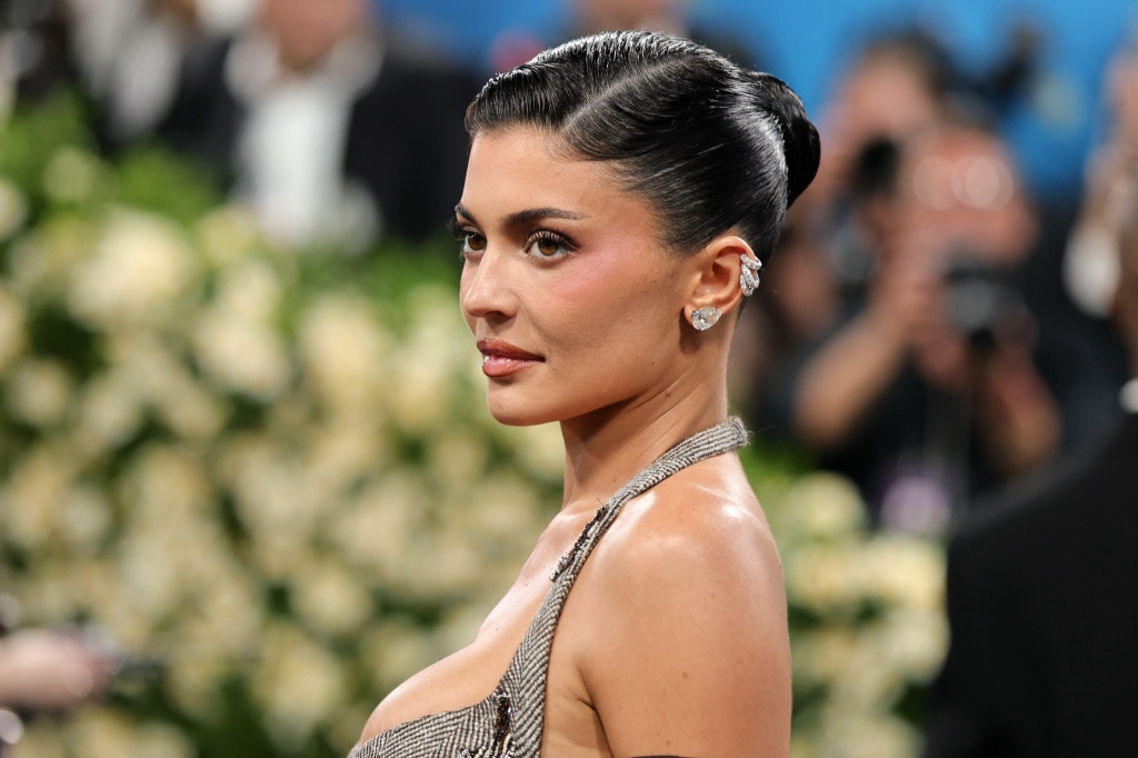 kylie jenner at met gala she shared she took mushrooms on a podcast