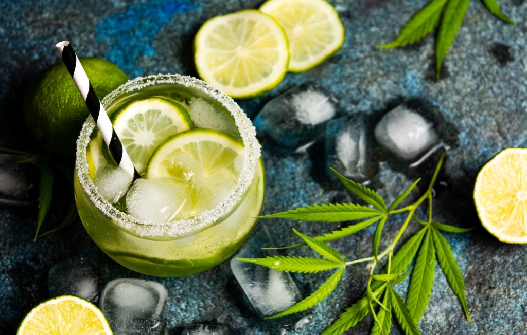 summer cannabis mocktails with lime