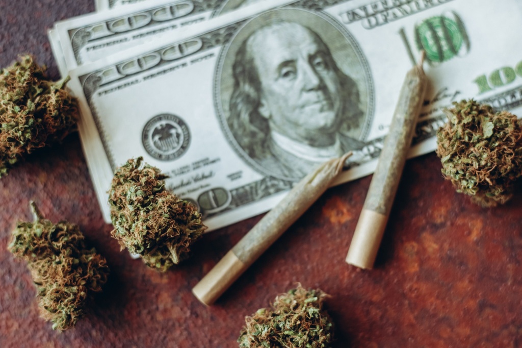 cannabis buds and joints with currency schedule III cannabis banking