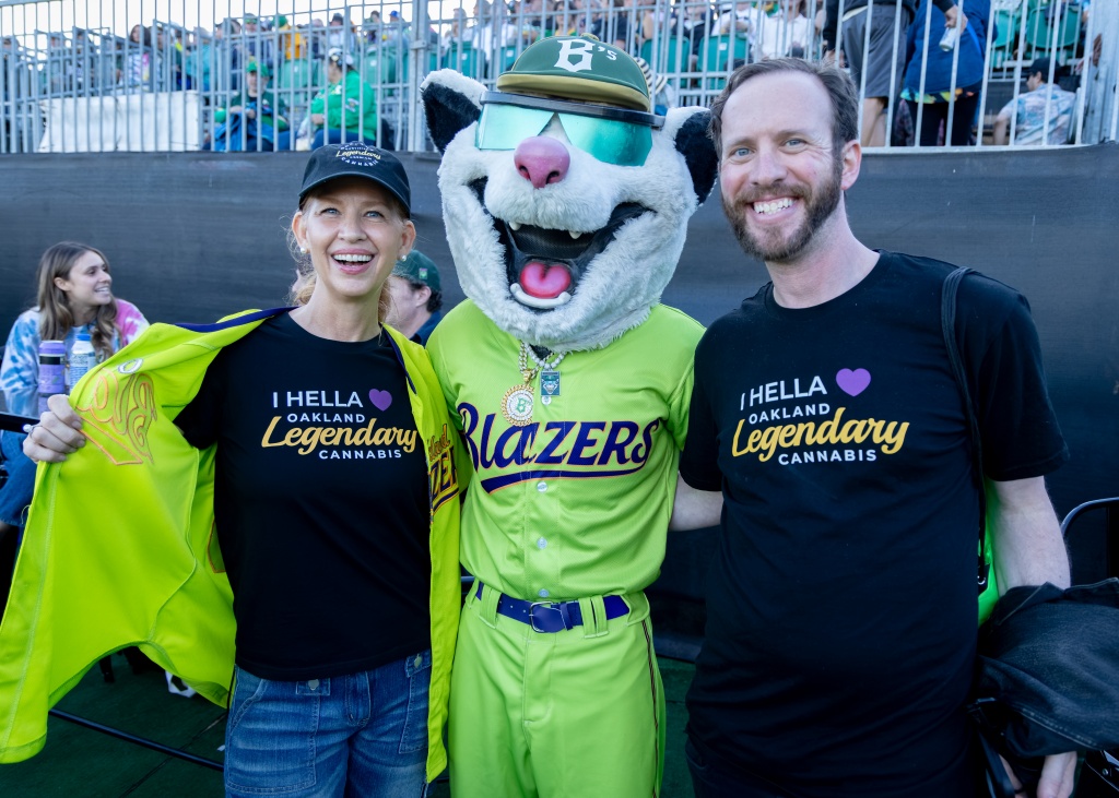 oakland blazers mascot with two patrons